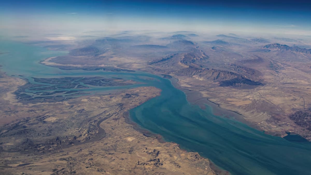Isla de Qeshm, separada del territorio continental iraní por el estrecho de Clarence