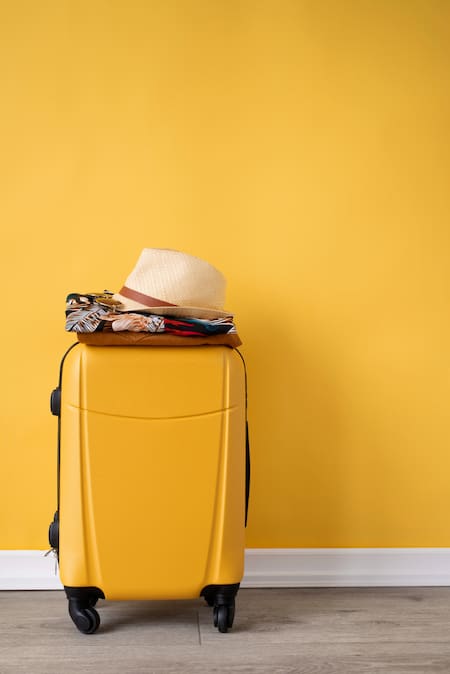 Viajes, valijas. Foto Freepik