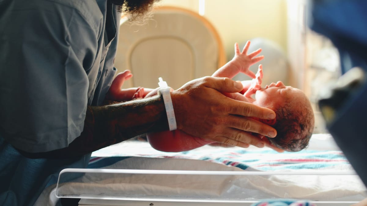 Cae la natalidad en Argentina: nacen cada vez menos niños y el 57% de los hogares ya no tiene menores