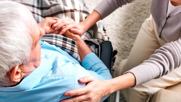 Beneficios de PAMI: ¿cómo pedir el subsidio de cuidadores para jubilados y pensionados?