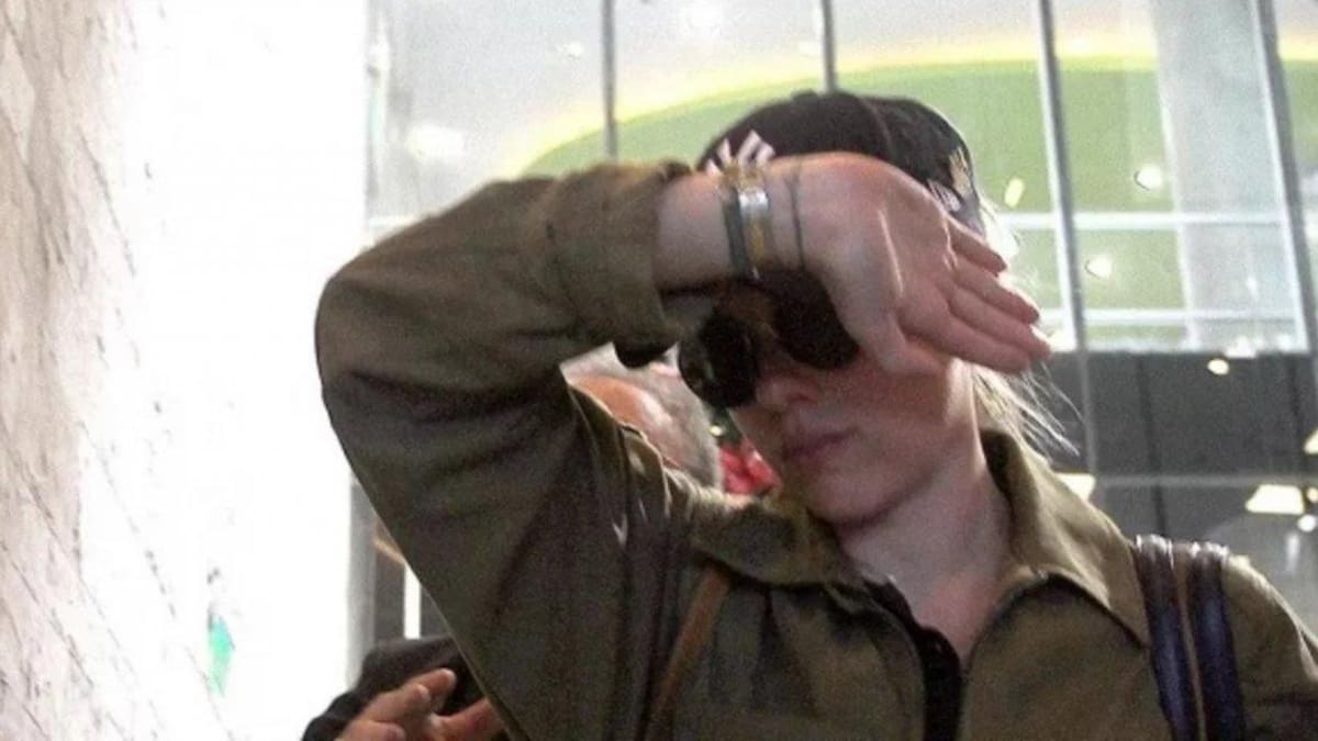 Scarlett Johansson - Salida Aeropuerto