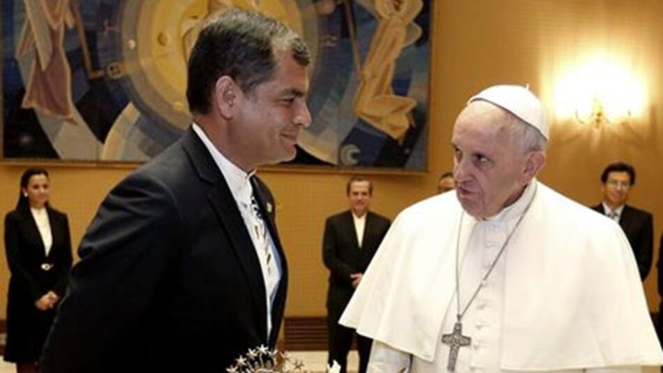 Rafael Correa y Papa Francisco (Twitter)