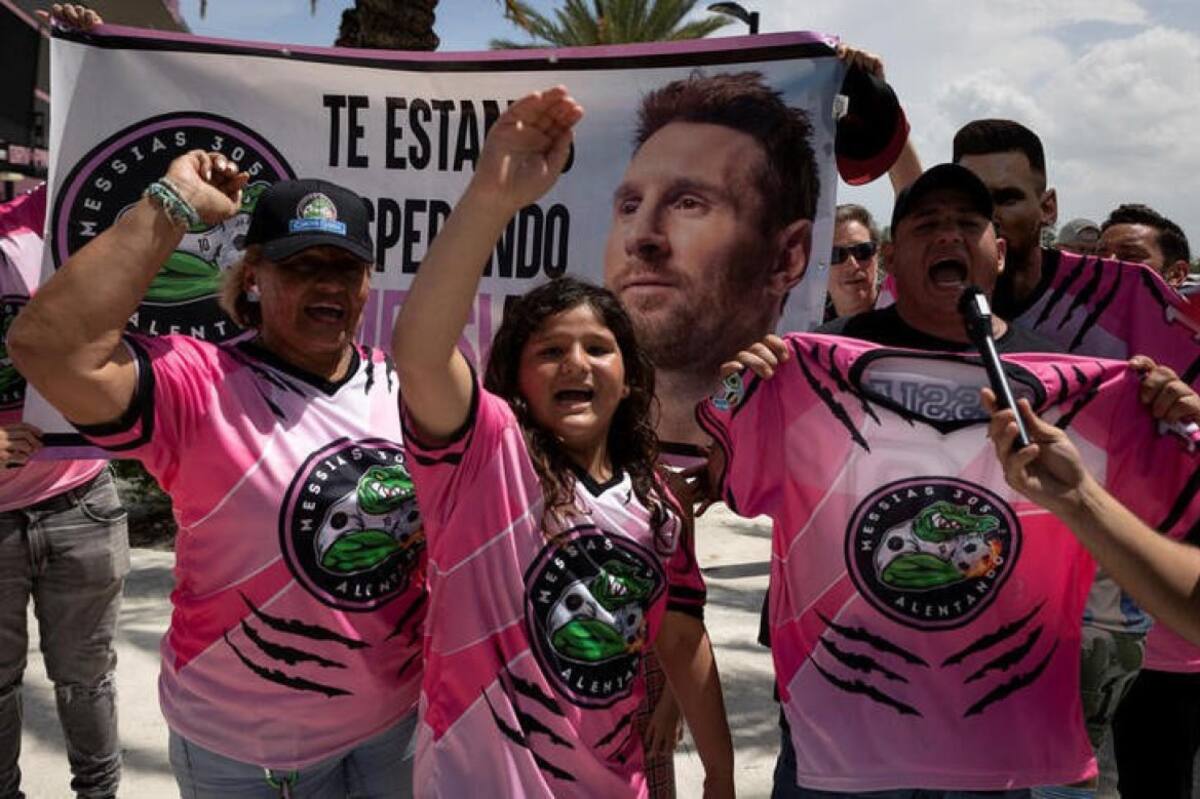 El grupo "Messias 305" le puso color a la llegada de Leo al Inter Miami. Foto: Reuters.