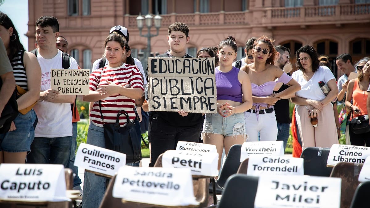 Ley de Emergencia Universitaria y Pediátrica