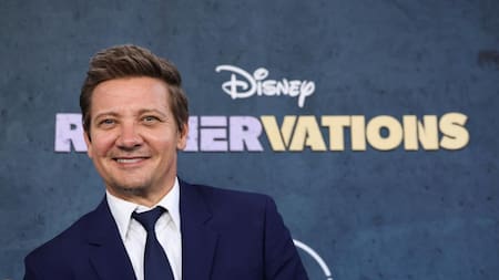 A un año del accidente que casi lo mata, Jeremy Renner vuelve a la actuación
