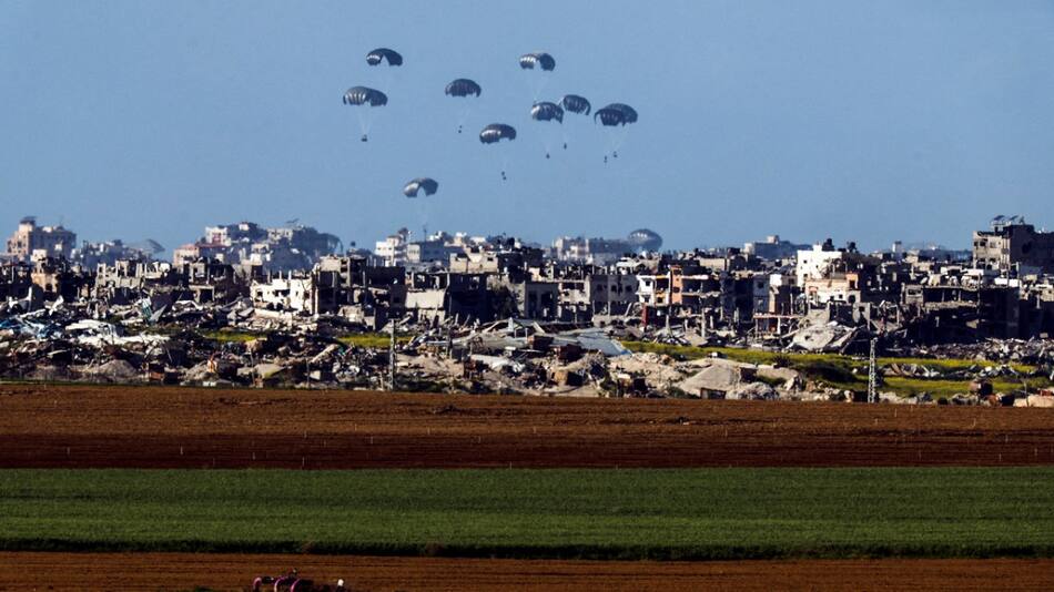Paquetes de ayuda humanitaria para Gaza. Foto: Reuters.