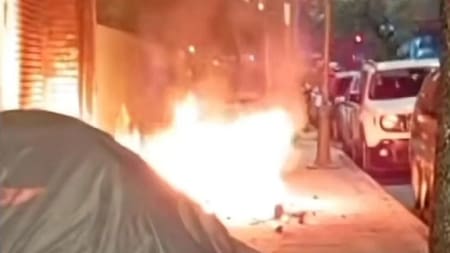 Tras el incendio intencional de una carpa, así es el nuevo mecanismo de acampe en Vélez