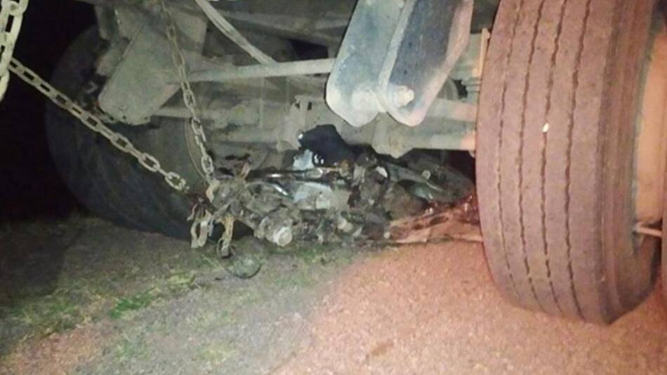 Tragedia en Santiago del Estero, murieron tres jóvenes tras violento choque contra camión, NA