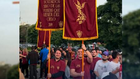 Llegada del Gordo Dan al cierre de campaña de Manuel Adorni en la Ciudad.