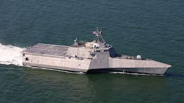 El impresionante buque de combate que presentó Estados Unidos: tiene un cañón principal, misiles antiaéreos y ametralladoras