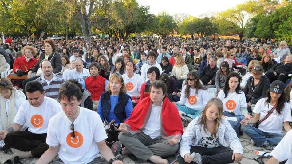 Meditación masiva en costa de Vicente López
