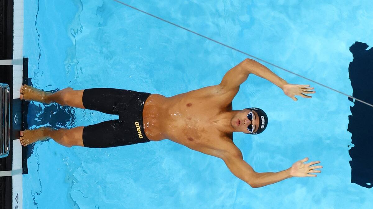 Natación - Final de 100 m espalda masculino - Thomas Ceccon de Italia en acción. REUTERS/Marko Djurica