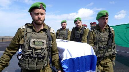 Hamás entregó los cuerpos de los rehenes israelíes. Foto: GPO/Reuters