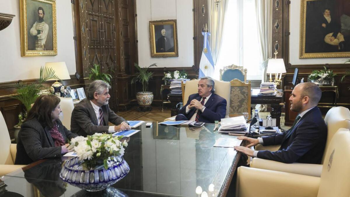 Ana María Franchi, titular del Conicet, junto a Alberto Fernández, Martín Guzmán y Daniel Filmus. Foto: NA.