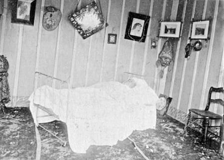 Sarmiento yace muerto en su catre de hierro