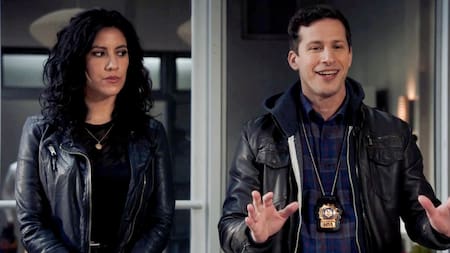Stephanie Beatriz en Brooklyn 99.
