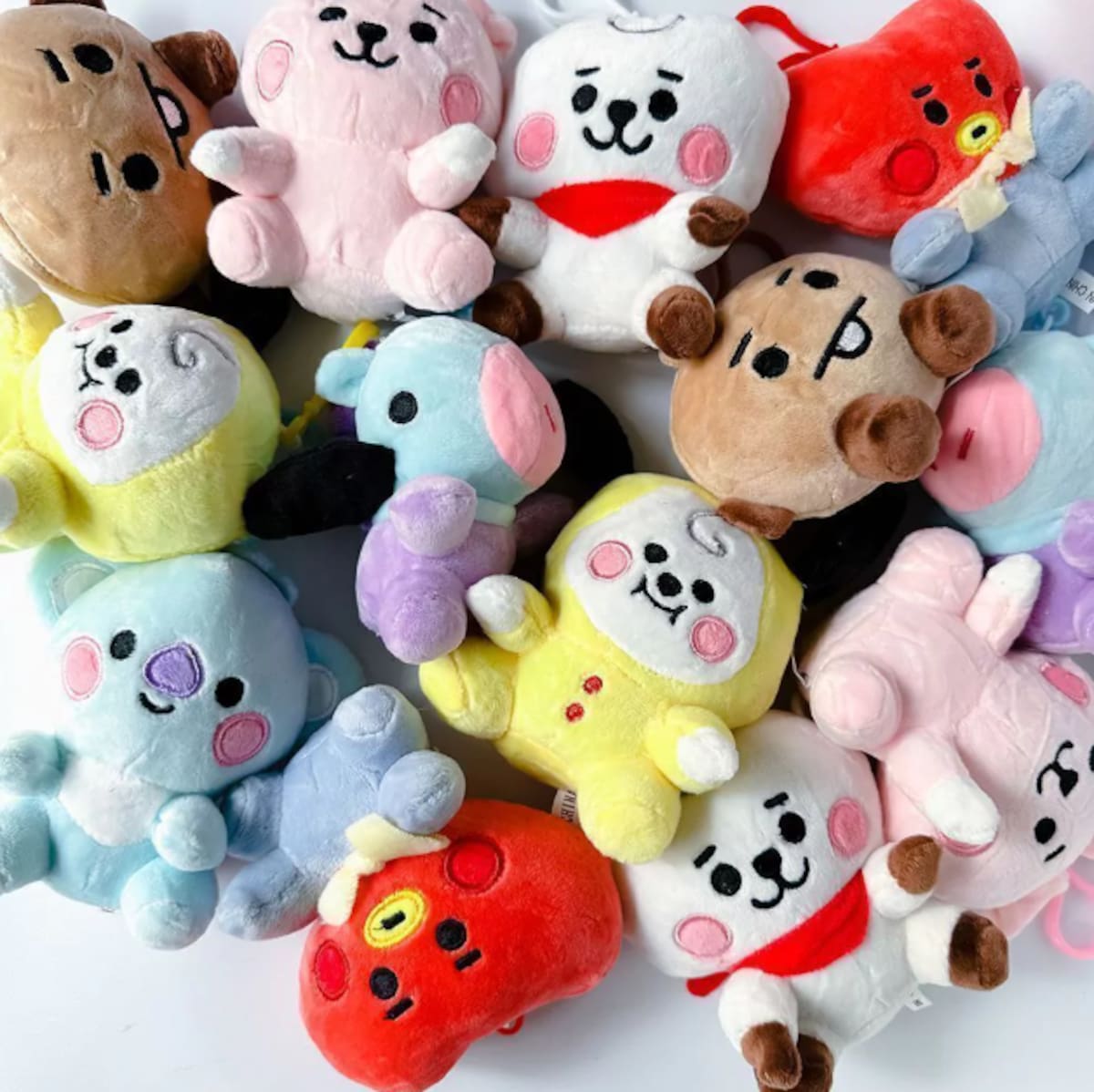 BT21; peluches; BTS.