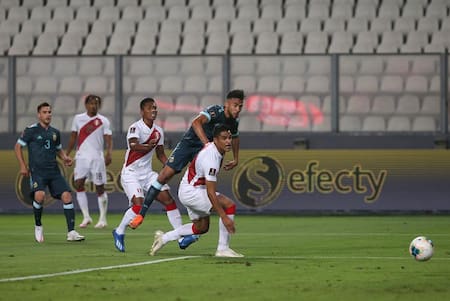 Nicolás González; gol a Perú. Foto: NA.