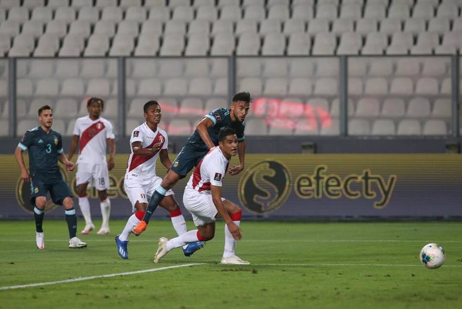 Nicolás González; gol a Perú. Foto: NA.