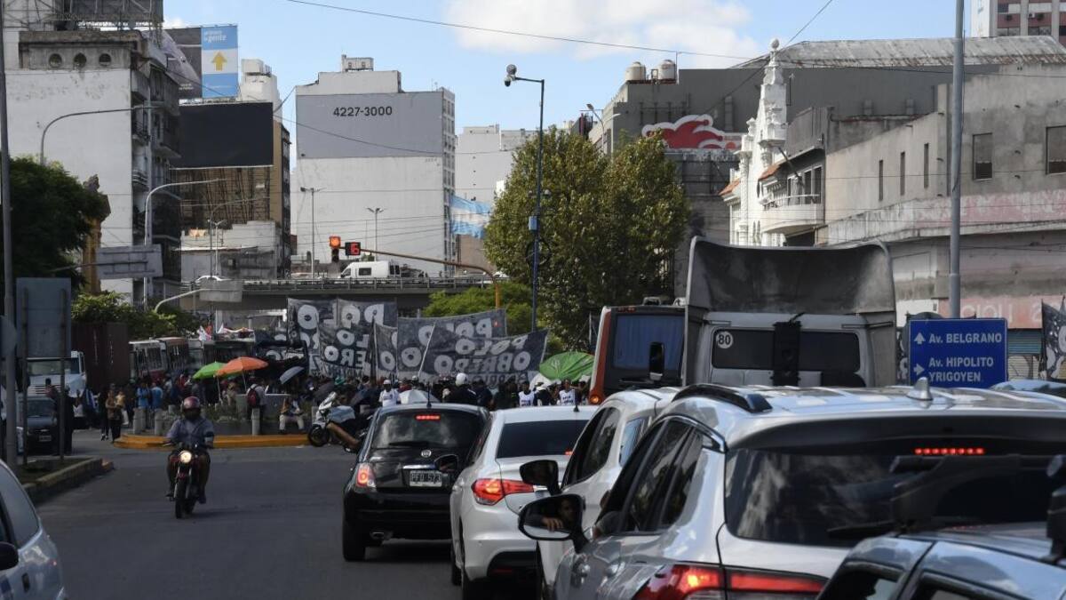 Manifestación, piquete, Puente Pueyrredón, Polo Obrero, Télam