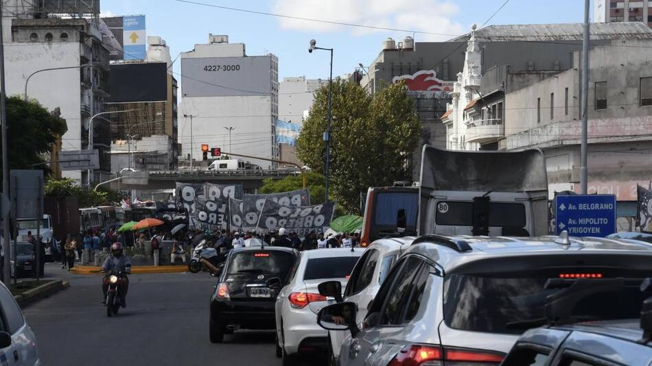 Manifestación, piquete, Puente Pueyrredón, Polo Obrero, Télam