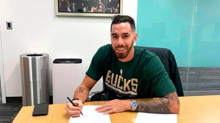 Luca Vildoza en los Milwaukee Bucks