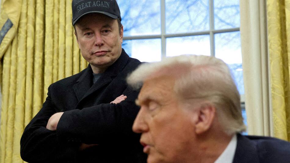 Donald Trump junto a Elon Musk en el Salón Oval. Foto: REUTERS.