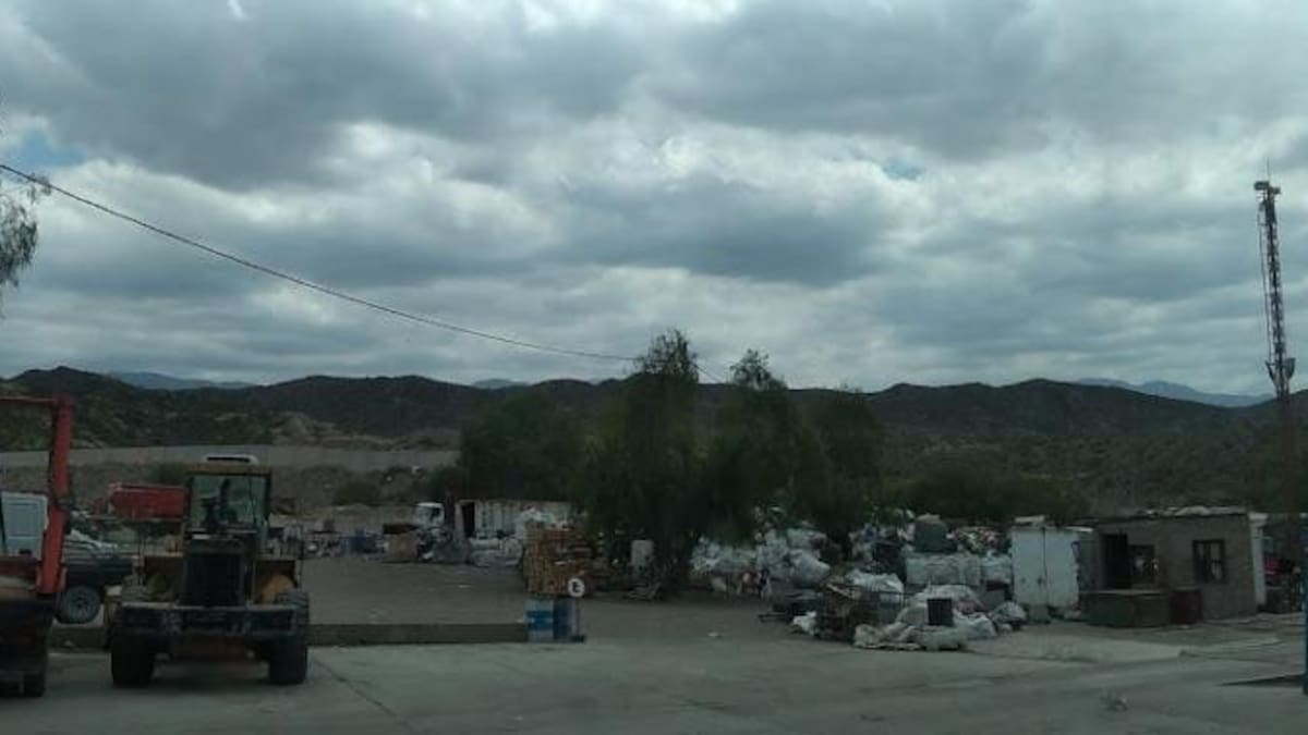 Horror en una planta recicladora: un operario quedó atrapado en una cinta compactadora y murió