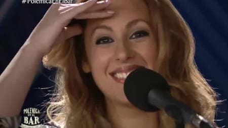 Silvina Gualtieri - Polémica en el Bar - Besos en TV