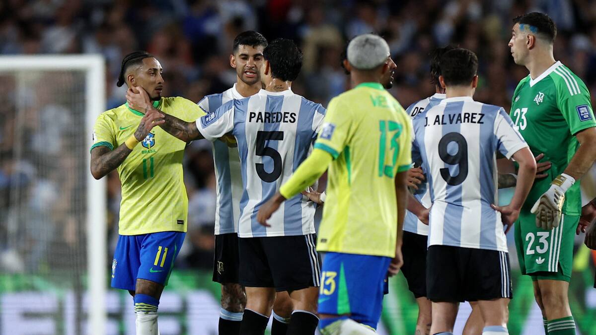 Raphinha, el centro de las críticas tras la victoria de Argentina contra Brasil. Foto: REUTERS/Agustin Marcarian.