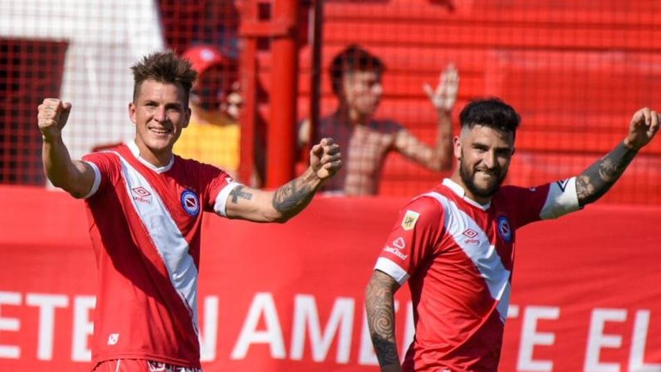 Festejo de Argentinos Juniors ante Colon por la Liga Profesional de Fútbol