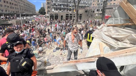 Muertos y heridos en ataque ruso contra Kiev, incluido un hospital infantil. Foto: EFE.