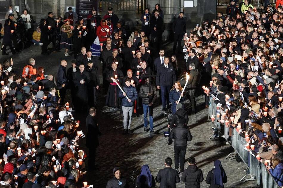 Vía Crucis en el Vaticano. Foto: EFE