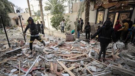Ataques aéreos israelíes en el paso de Rafah. Foto: EFE.
