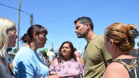 Vecinos y vecinas del barrio Marabó de Gral Rodríguez reciben a funcionarios locales