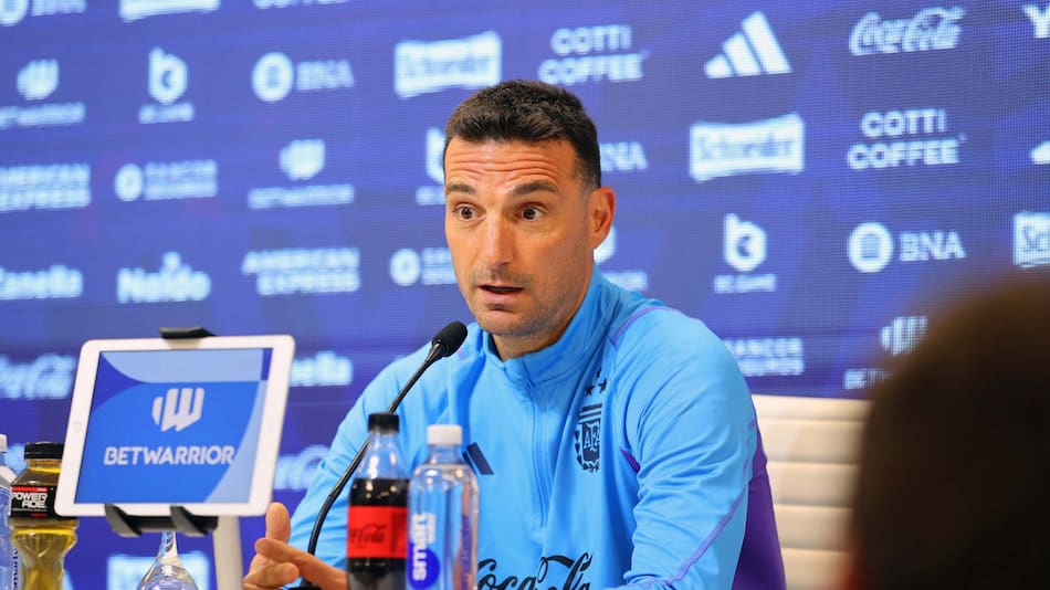 Conferencia de prensa de Lionel Scaloni. Foto: NA.