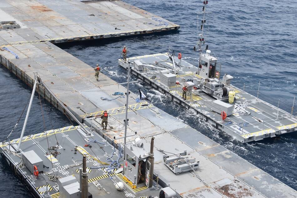 Construcción de un muelle para ayuda humanitaria, Franja de Gaza. Foto: Reuters