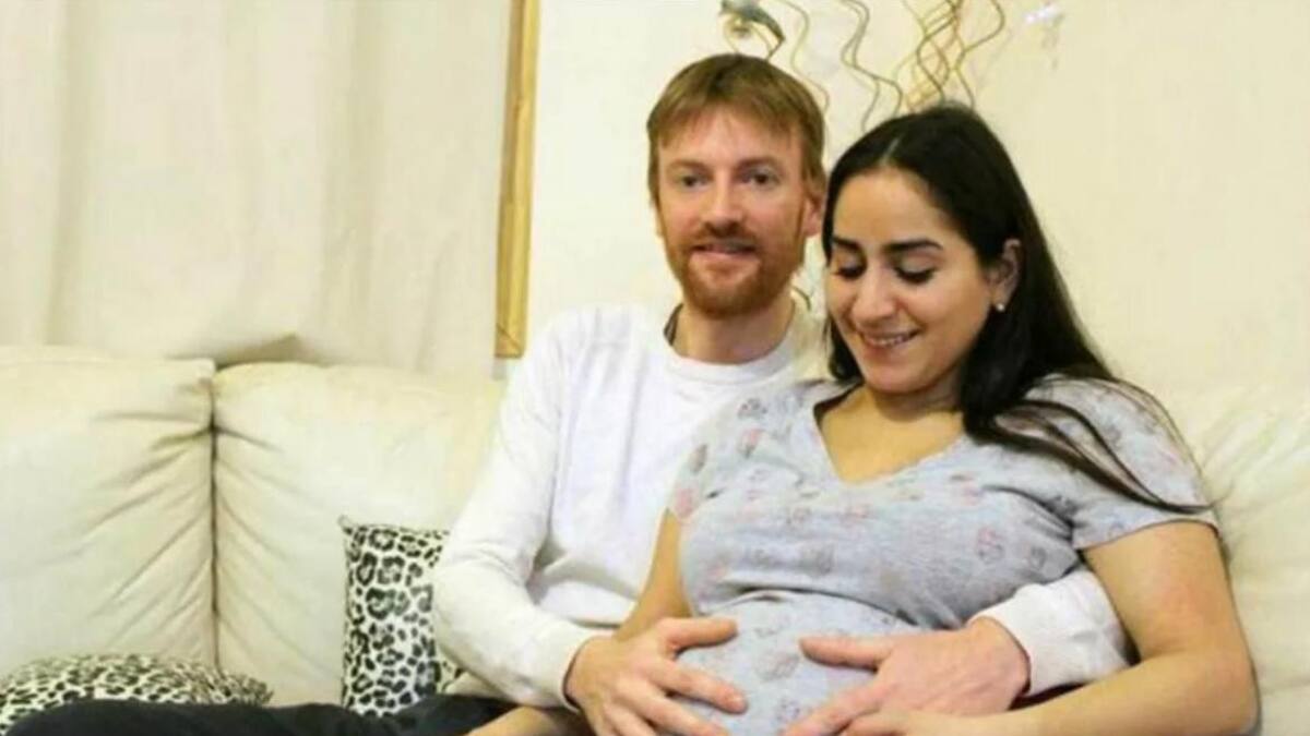 mujer embarazada de mellizos y gemelos