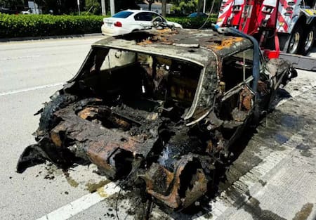 Hallazgo de cadáveres en un auto sumergido en Estados Unidos. Foto: @JoelF Oficial.