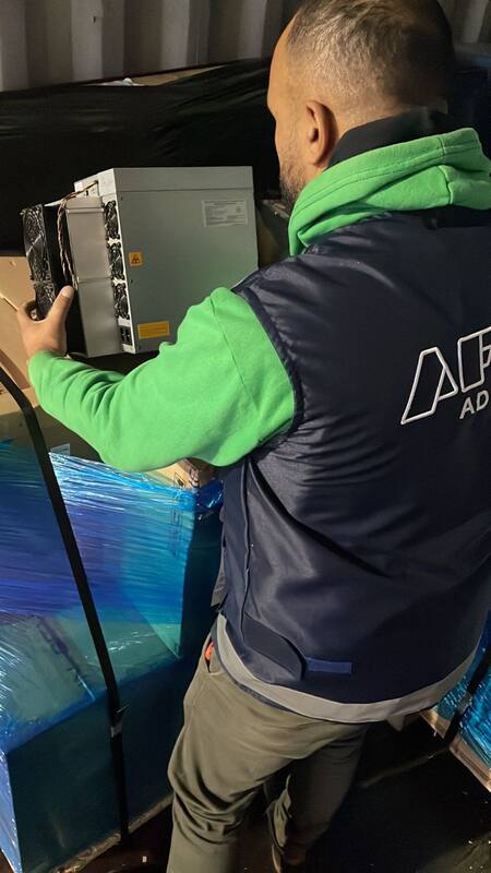 Aduana desarticuló un contrabando de placas de minado de criptomonedas y aplicaría una multa de más de $20 millones. Foto: Aduana.