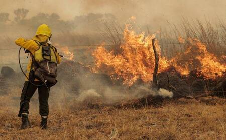 Continúa el combate de los incendios en Corrientes 24-2-22