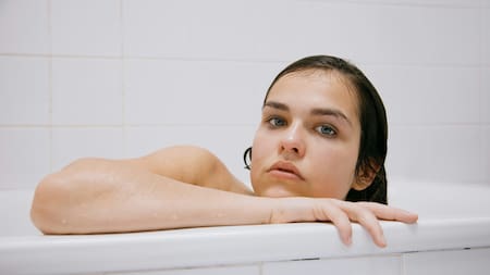 Los efectos en el organismo de bañarse con agua fría. Foto Unsplash.