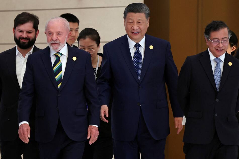 Presidentes de Sudamérica con Xi Jinping. Foto: Reuters/Florence Lo