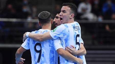 Festejo de Argentina ante Brasil por las semifinales del Mundial de Futsal