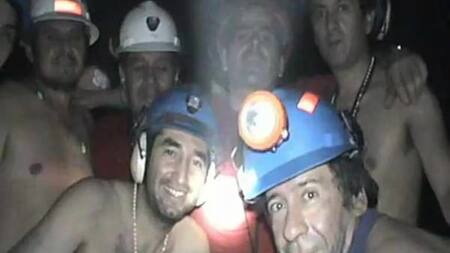 Chile le pagará a los mineros que estuvieron 68 días atrapados. Foto: Twitter