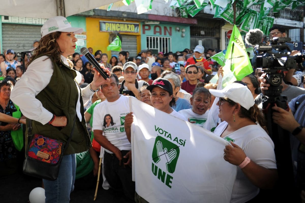 Sandra Torres y los simpatizantes de la Unidad Nacional de la Esperanza. Foto: Reuters.