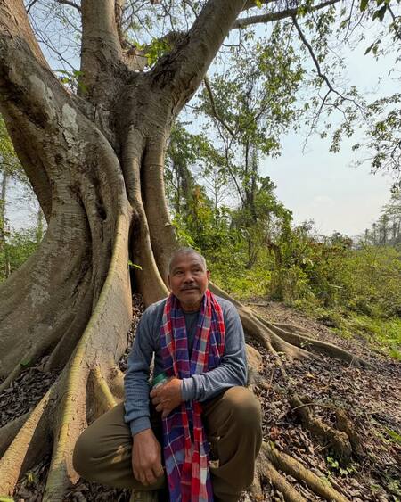 Plantó un árbol en una isla desértica y creó un gran bosque. Foto: Instagram/forestmanofindia