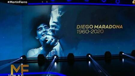 Homenaje a Diego Armando Maradona en los Premios Martín Fierro 2022.