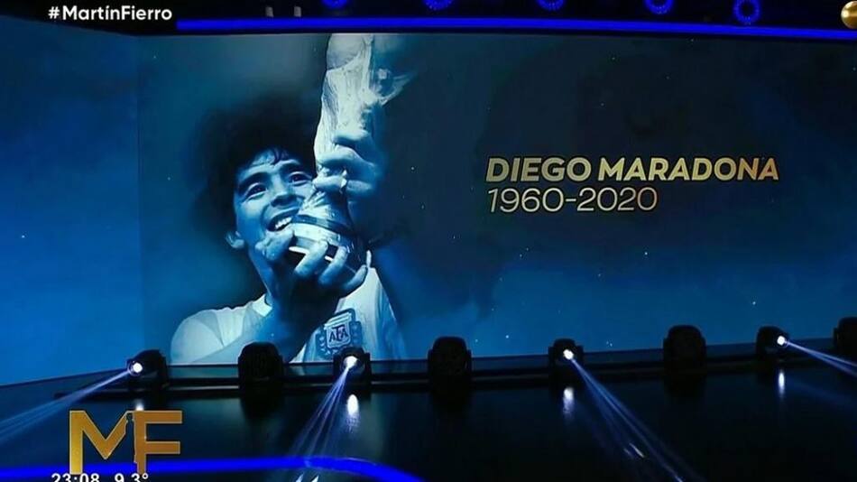 Homenaje a Diego Armando Maradona en los Premios Martín Fierro 2022.