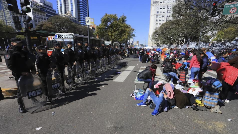 Acampe en la Avenida 9 de Julio, NA